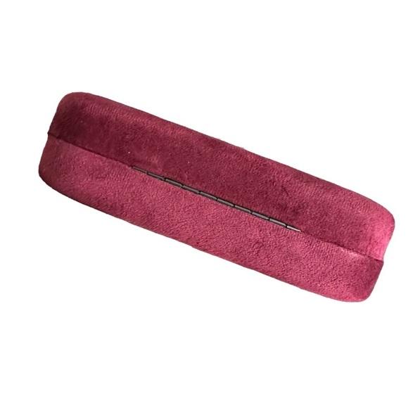 GUCCI Red Suede Large Sunglasses Case with Lens Cloth - Picture 7 of 11